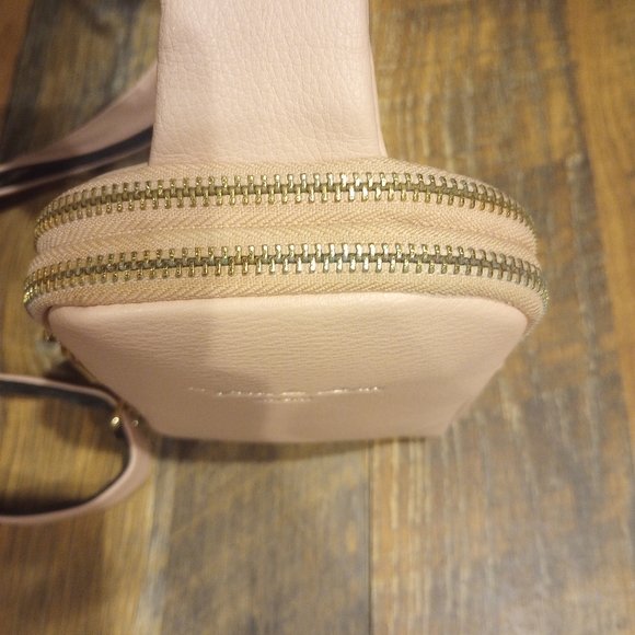 Crossbody - Picture 4 of 5